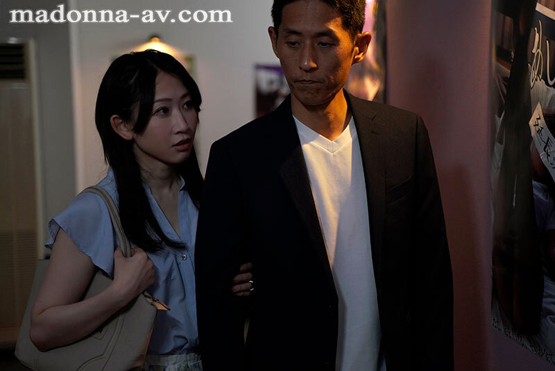背徳の寝取らせシアタールーム 低俗男たちの醜い肉棒で汚された貞淑妻ー。 水戸かな